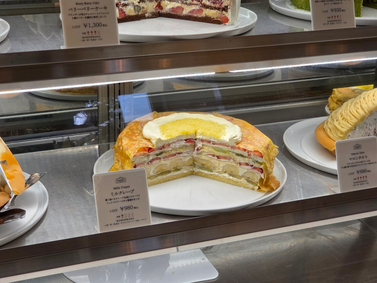 나고야 하브스 백화점 지점과 본점의 디저트 진열대 비교