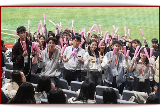 프로야구와 먹방, 응원이 버무려진 '종합 오락 맛집' K-야구장 !