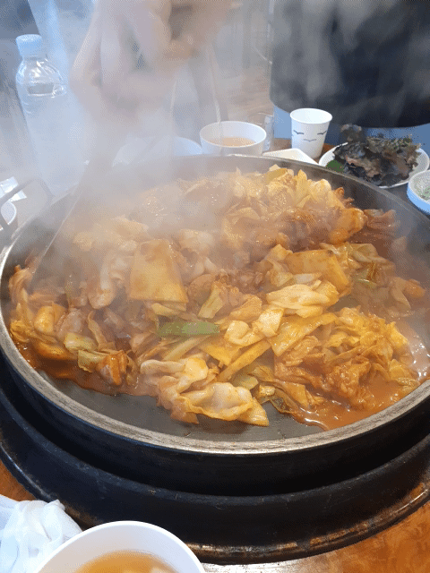 맛있게 익고 잇는 닭갈비~