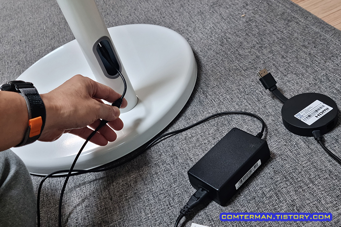 더함 MS11-231L-W 모니터 스탠드 전선 처리