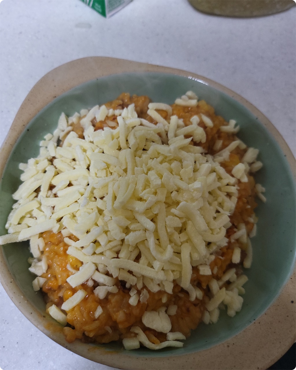 모짜렐라 치즈 넣기