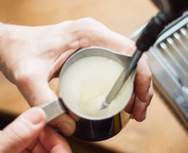 라떼 스티밍 방법