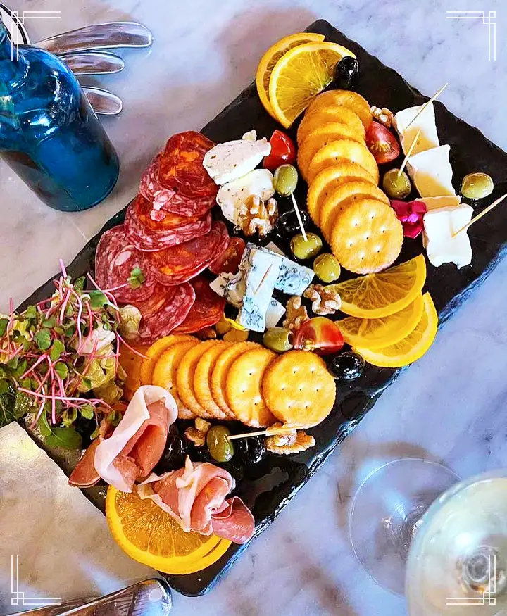 한우 타르타르 에스카르고 양파수프 부야베스 수프 프랑스인 셰프의 프렌치 레스토랑 종로 익선동 맛집