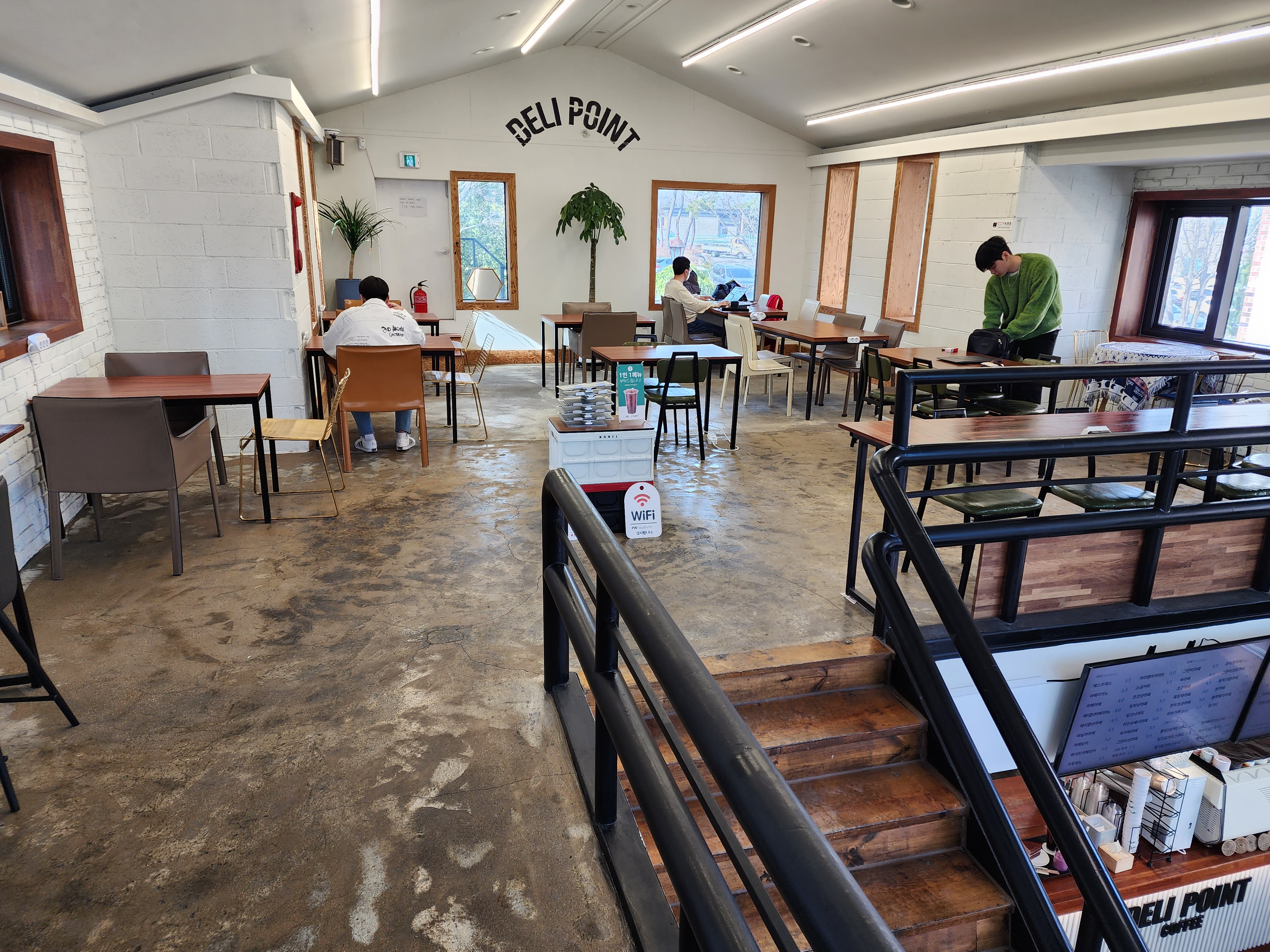 딜리포인트 카페 2층