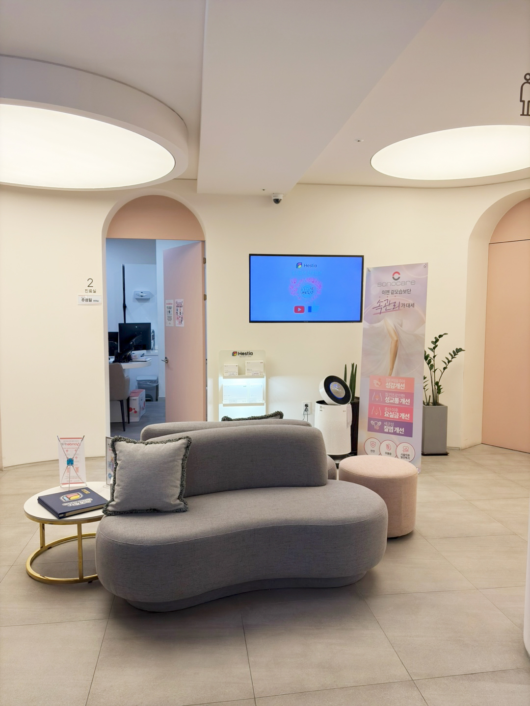 강남 소음순수술 잘하는 병원 헤스티아여성의원 신사본점 대기실