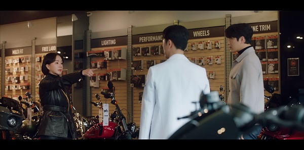 정숙을-바라보는-인호와-로이