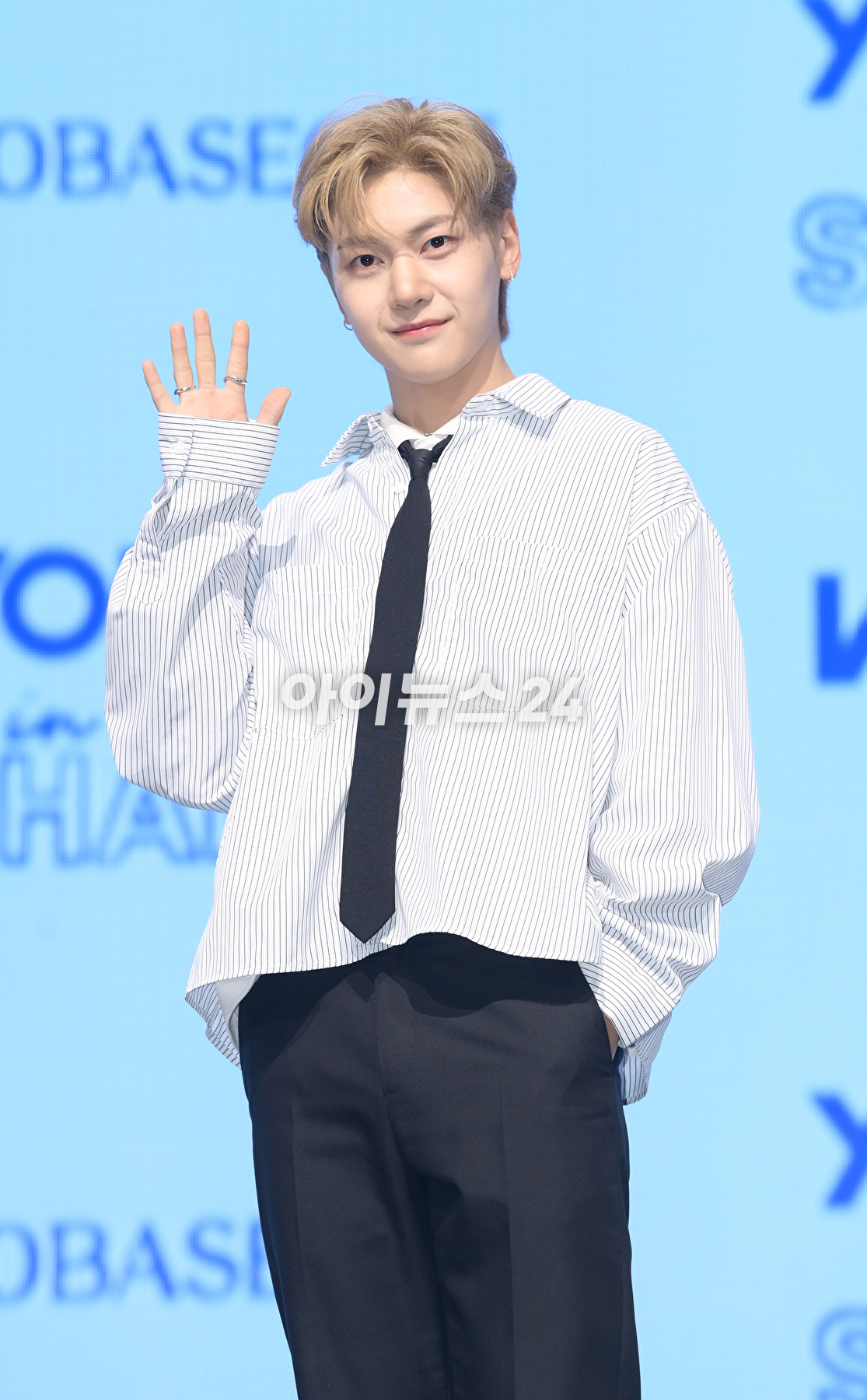 그룹 제로베이스원 석매튜가 10일 오후 서울 광진구 광장동 예스24라이브홀에서 열린 제로베이스원(ZEROBASEONE) 데뷔 쇼케이스에 참석하고 있다. [사진=정소희 기자]