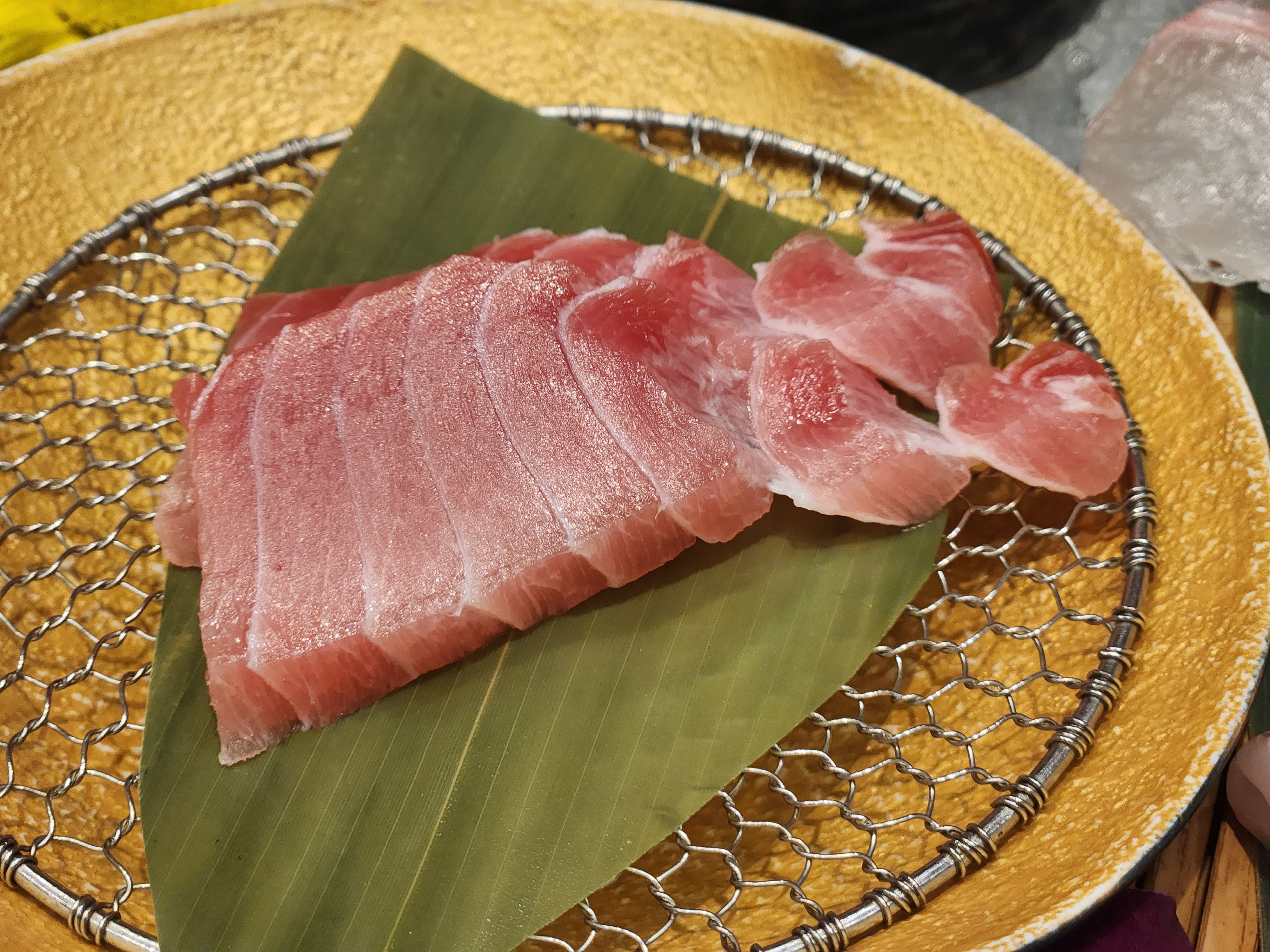 참치 사시미, 지방이 고르게 퍼진 선홍빛 숙성회