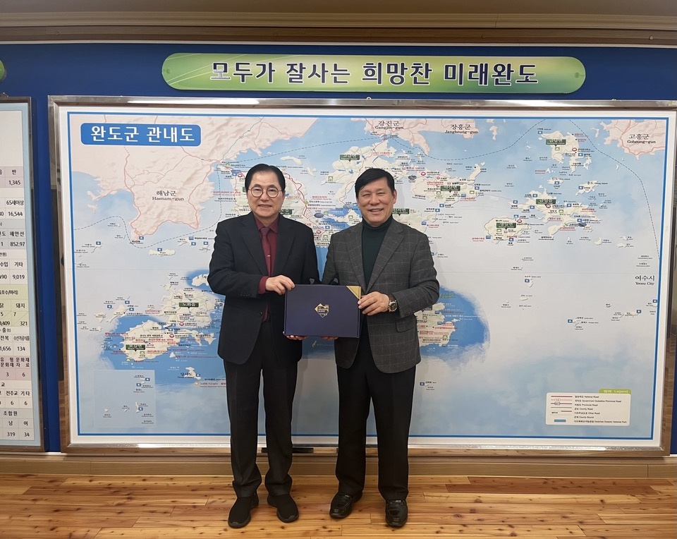 허구연 총재, 신우철 완도군수 방문 사진 완도군청