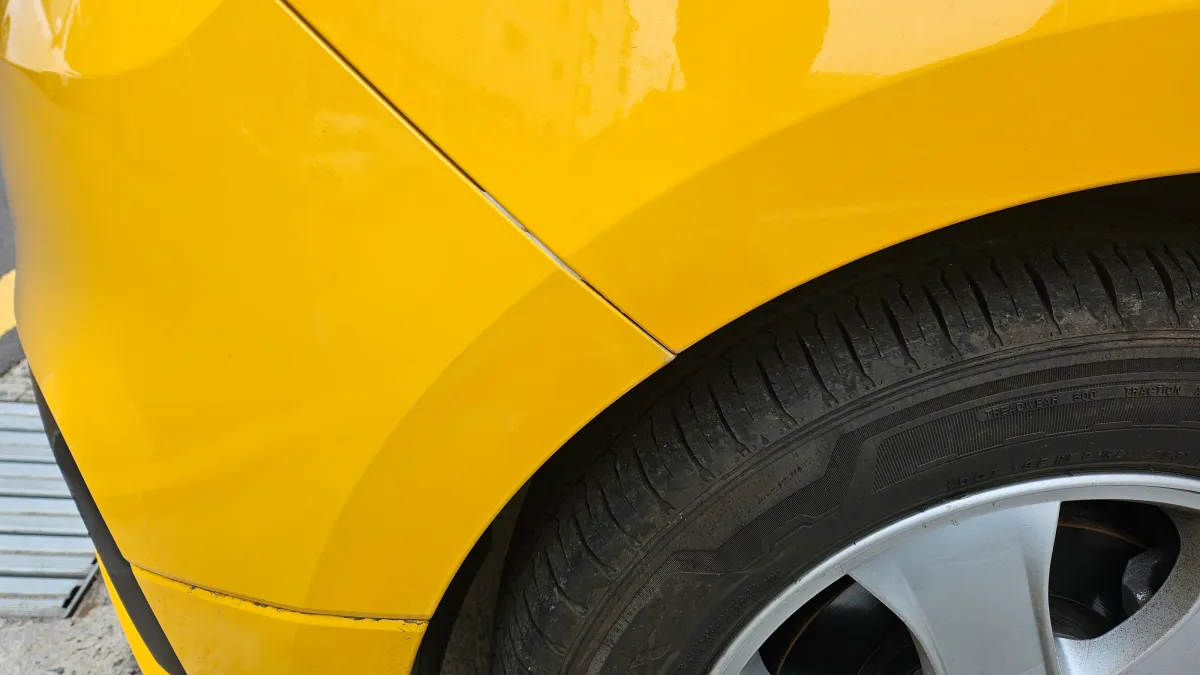 노란색-차-흠집-제거