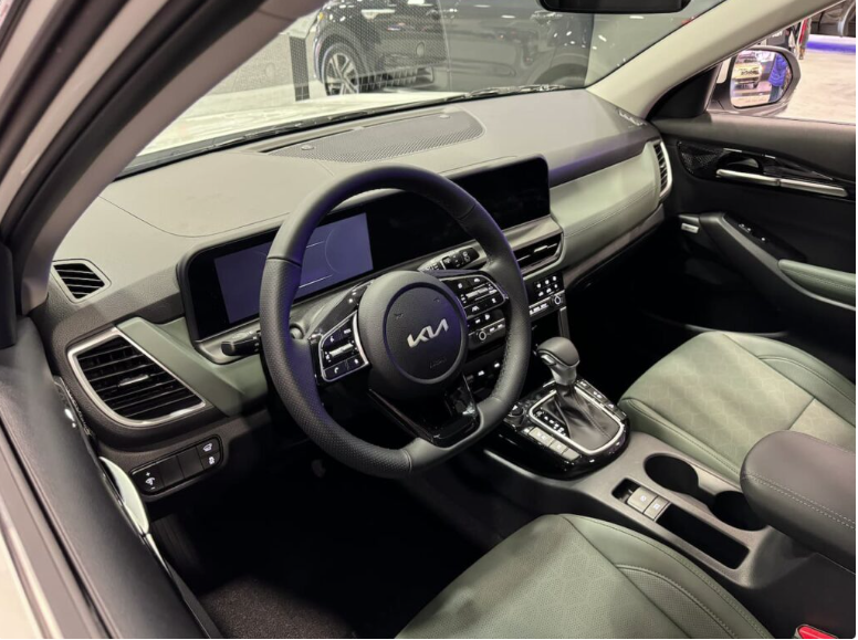 셀토스 풀체인지 실내