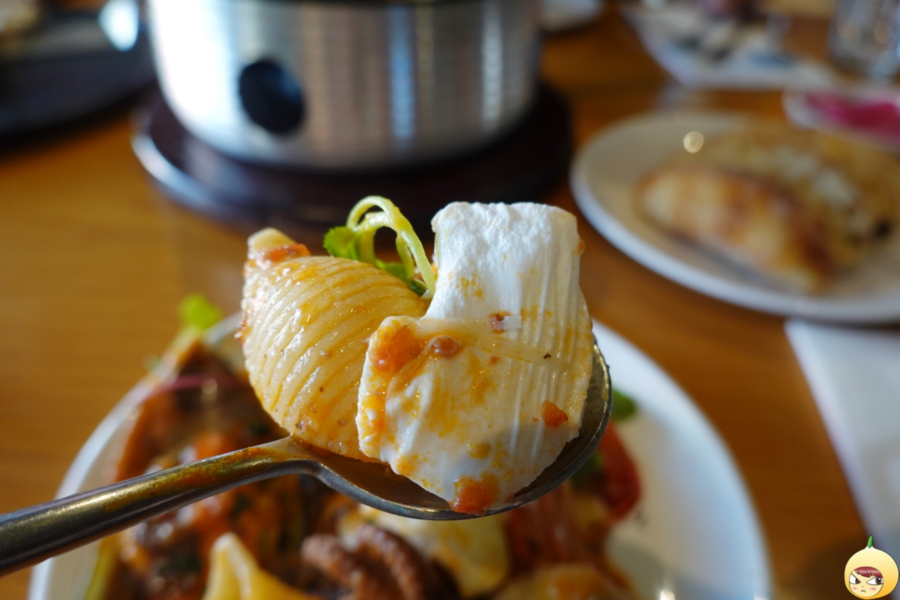 꼰길리에 파스타에 수란을 올려