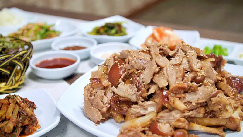 3대째 이어지는 노포 황기 족발, 콧등치기 국수 강원 정선 족발집 맛집
