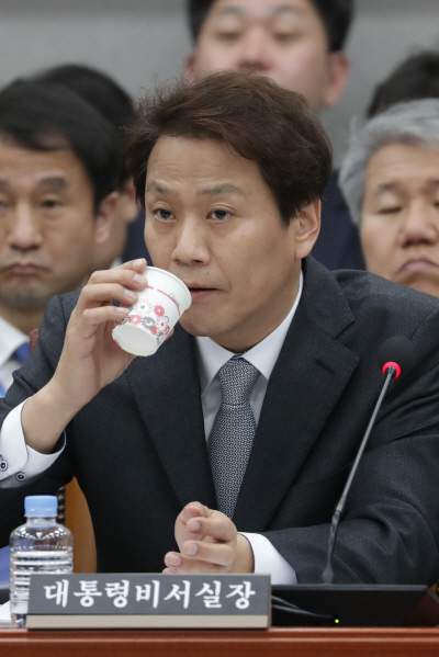 임종석 비서실장 논란