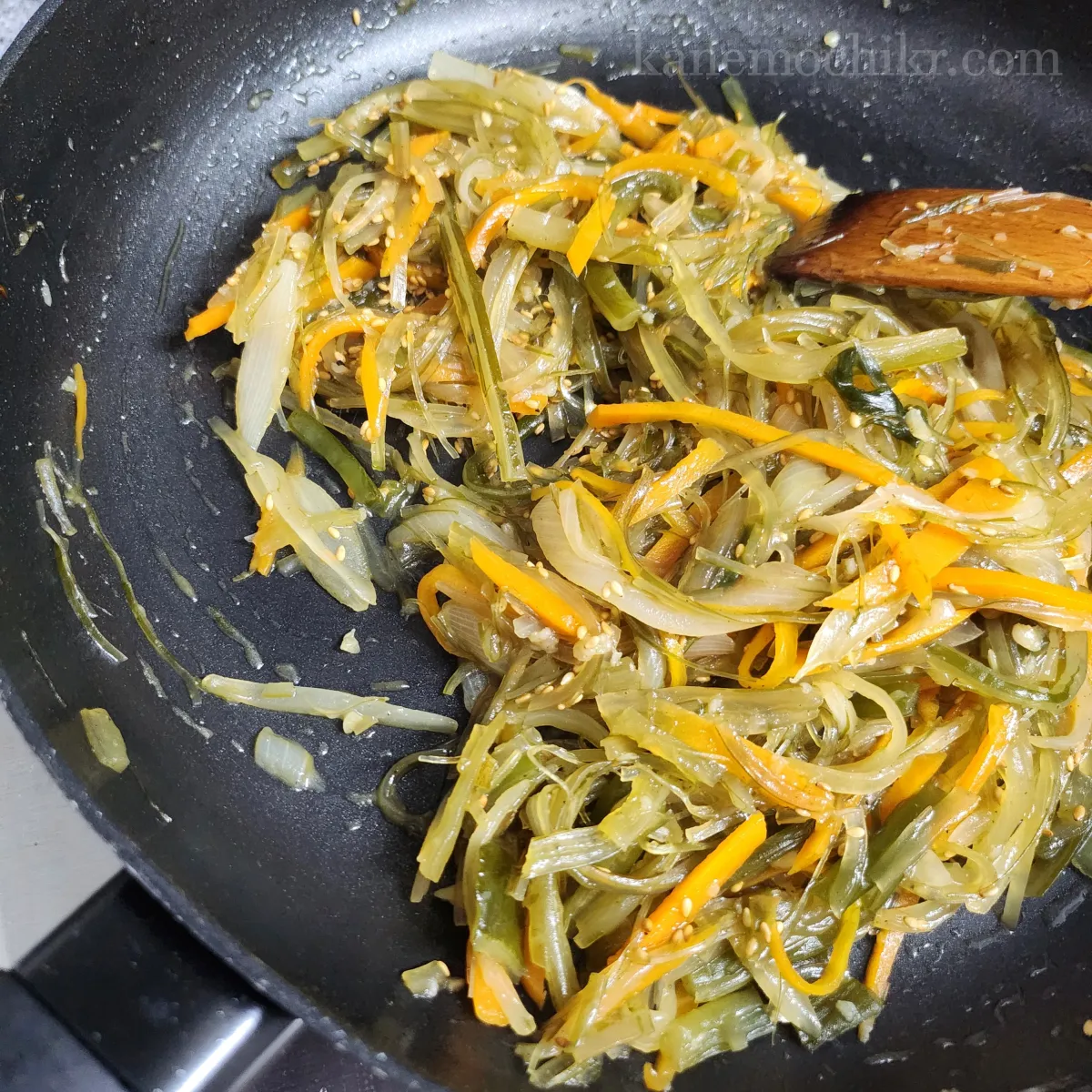 부드러운-미역줄기볶음-만드는방법