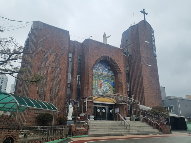 천안 봉명동성당