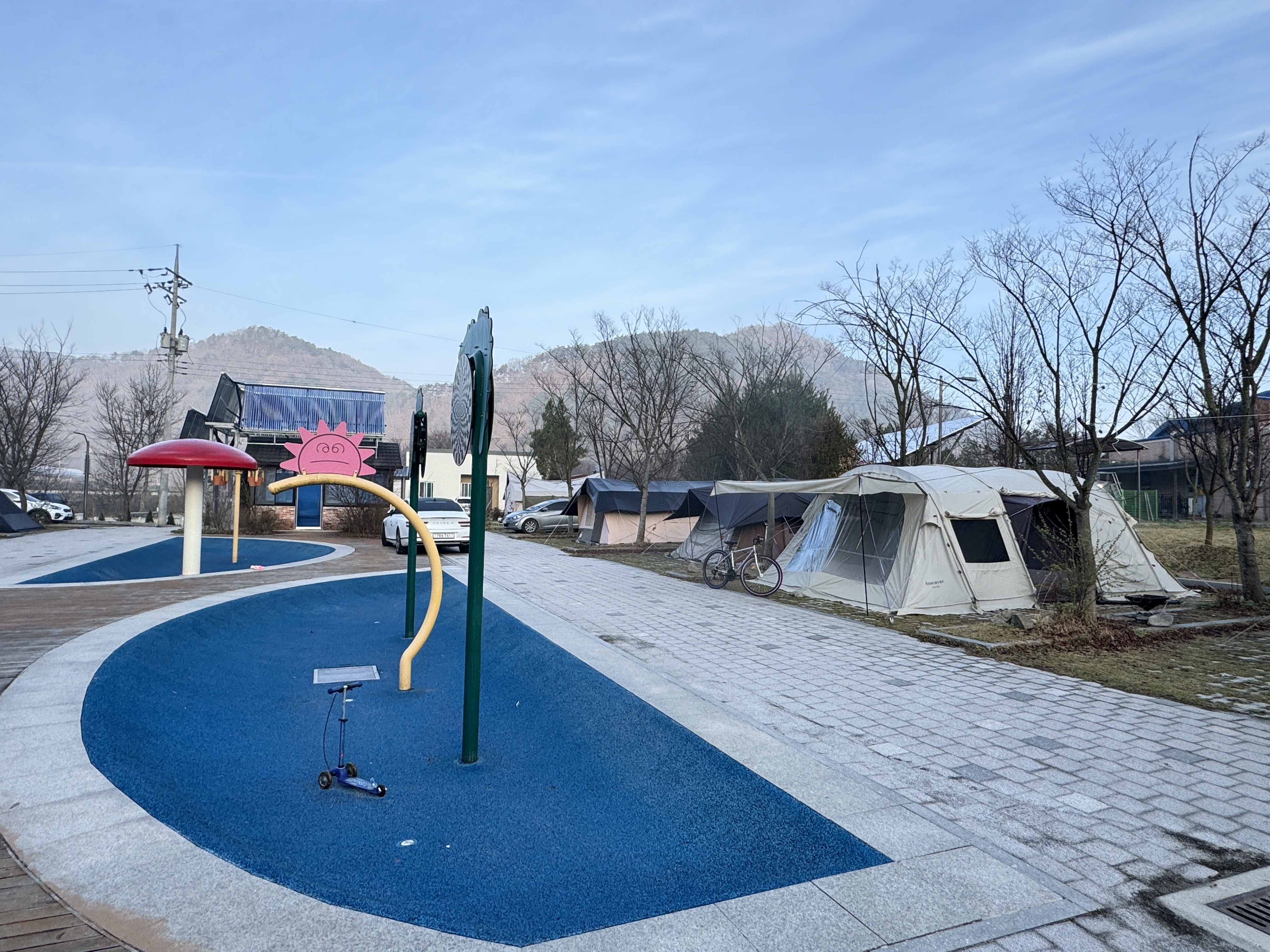 강변사리캠핑장