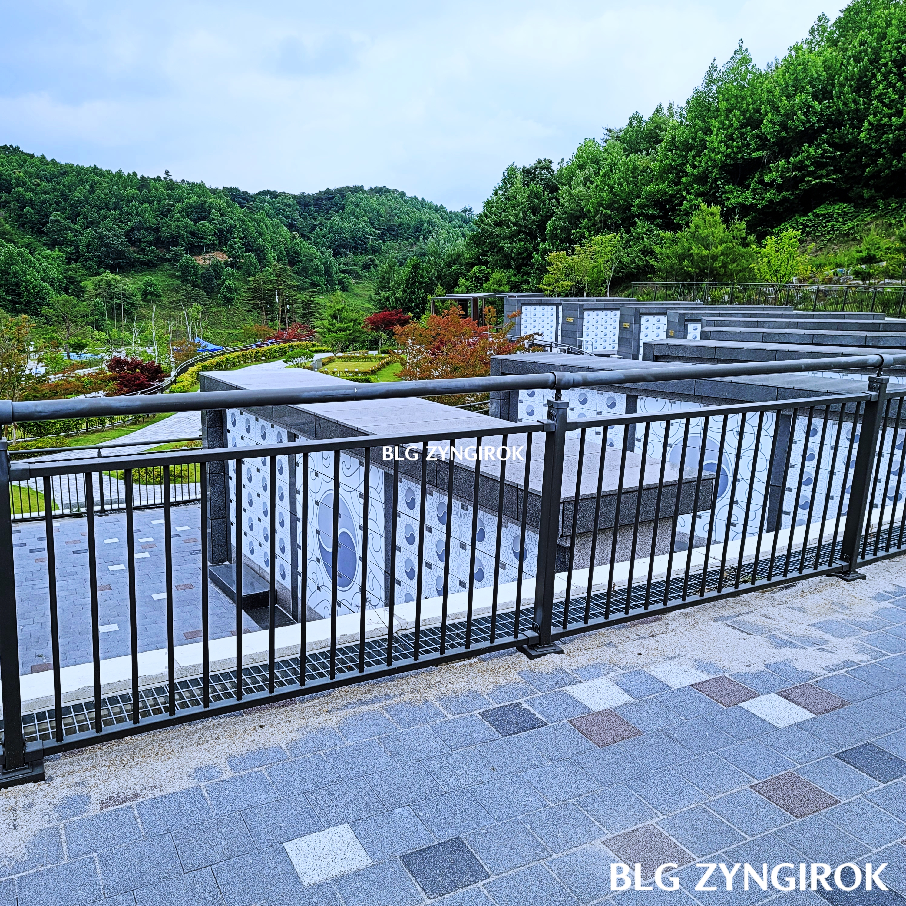 국립괴산호국원의-제1묘역-납골함들의-모습이다.