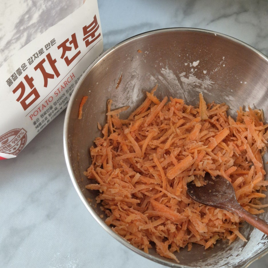 당근전, 당근전 레시피, carrot pancake, healthy recipe, 간단요리, 초간단 레시피, easy cooking, 집밥, homemade food, 당근요리, vegetable recipe, 다이어트 식단, low calorie recipe, 간식 만들기, quick recipe, 자취요리, cooking tips, 전분요리, gluten free recipe, 한국요리, korean food, 부침개, 팬요리, 5분요리, 건강식, 간편식, 채소요리, diet food, snack recipe, simple cooking