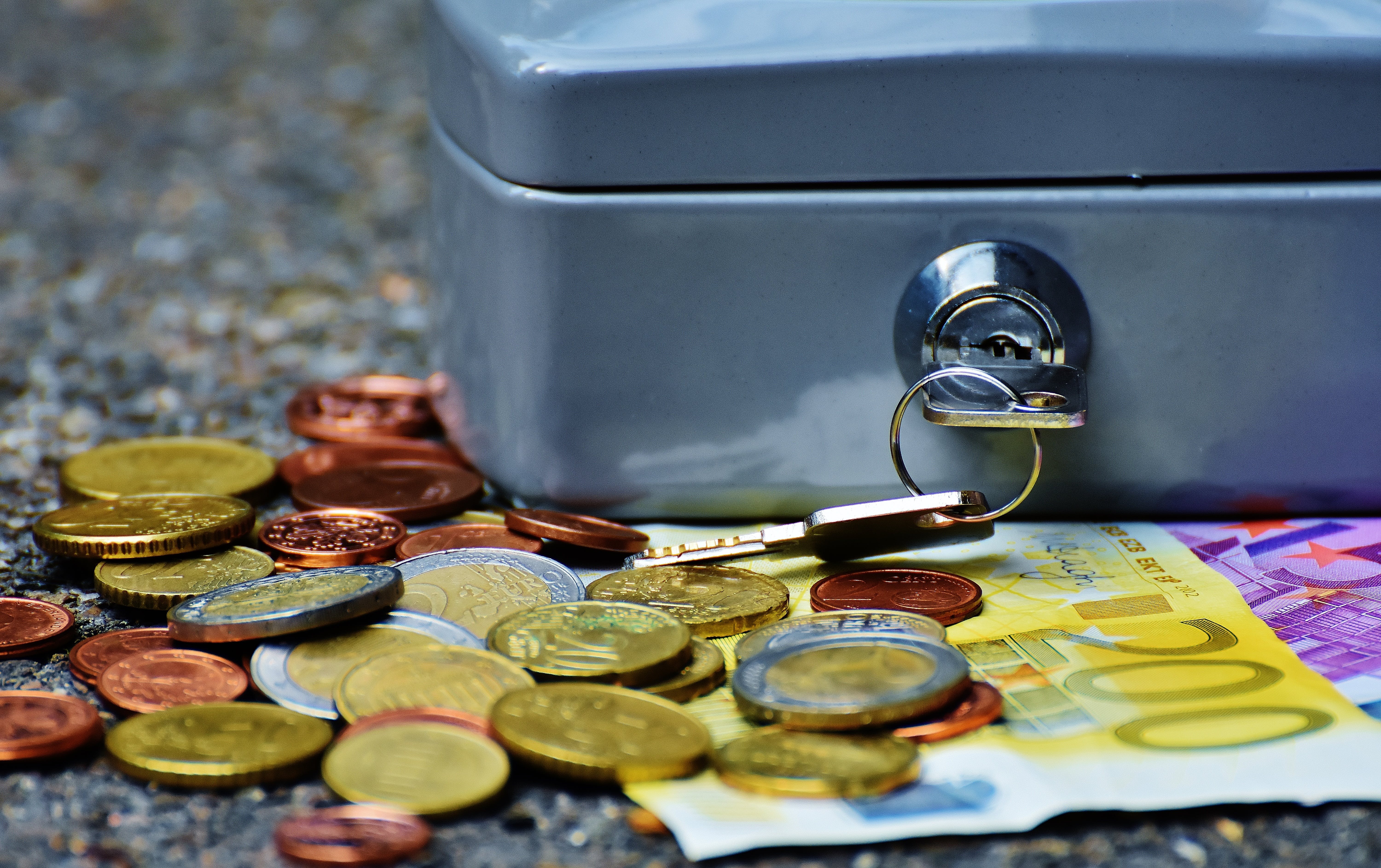 현금서비스와 카드론 자제의 필요성