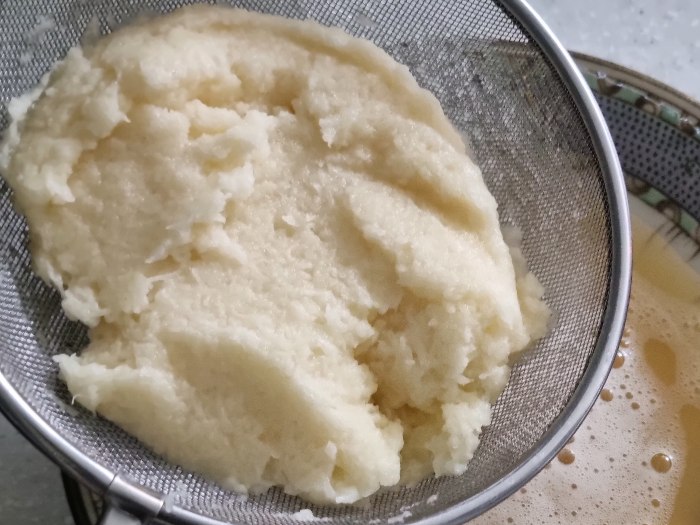 alt"감자 전분 만들기"