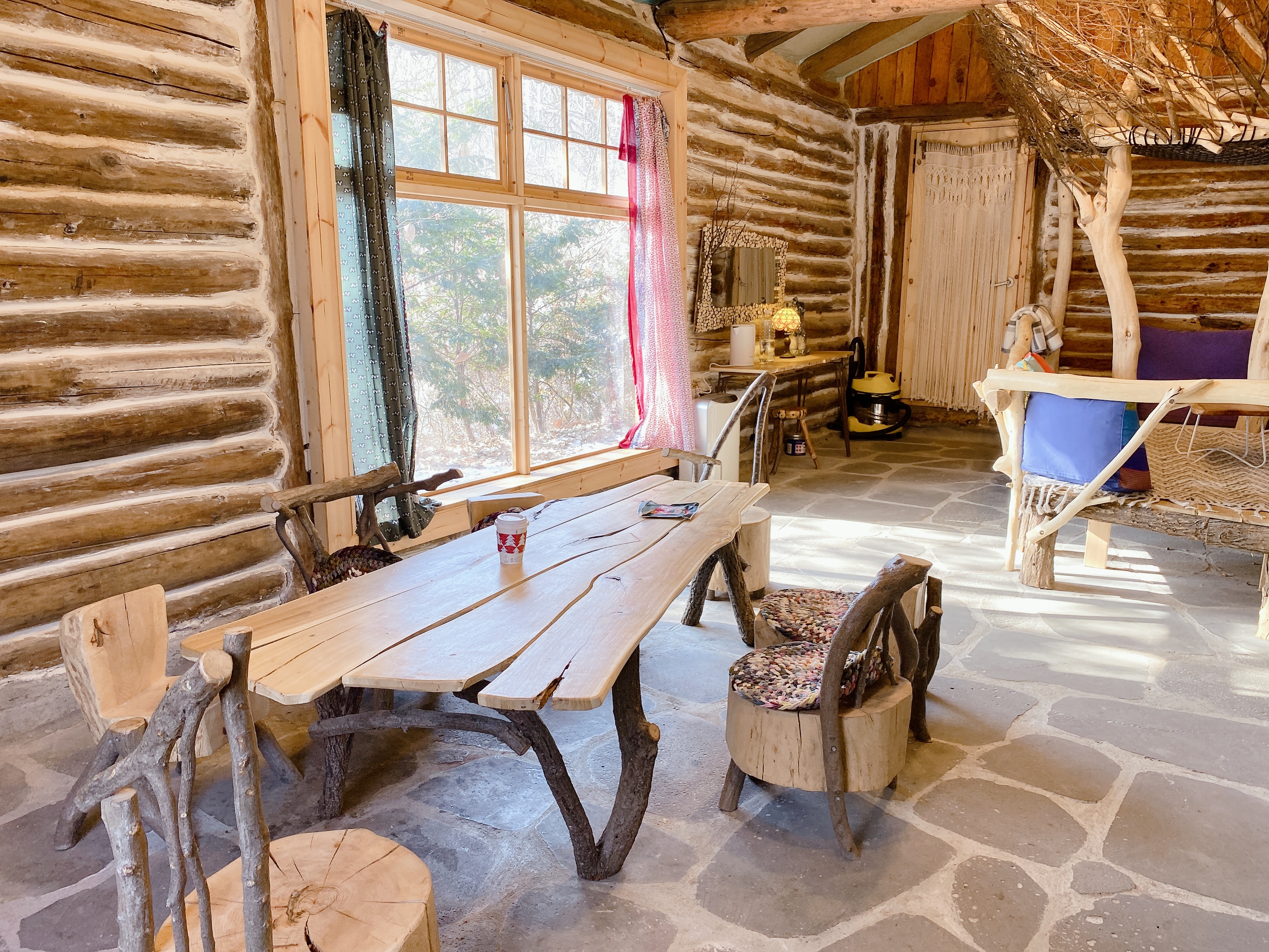 트리하우스 통나무집 식탁