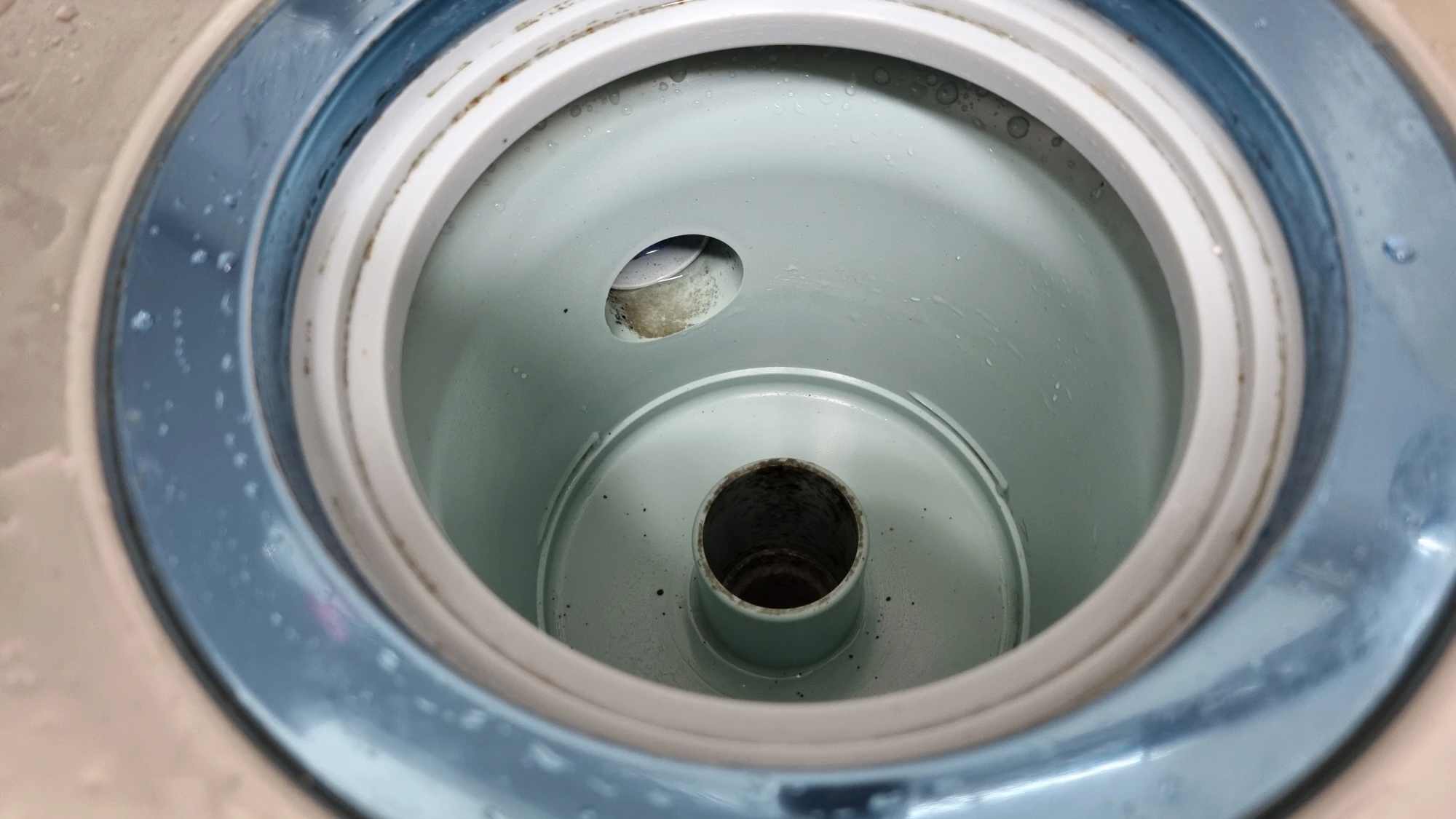 싱크대 배수구 모습