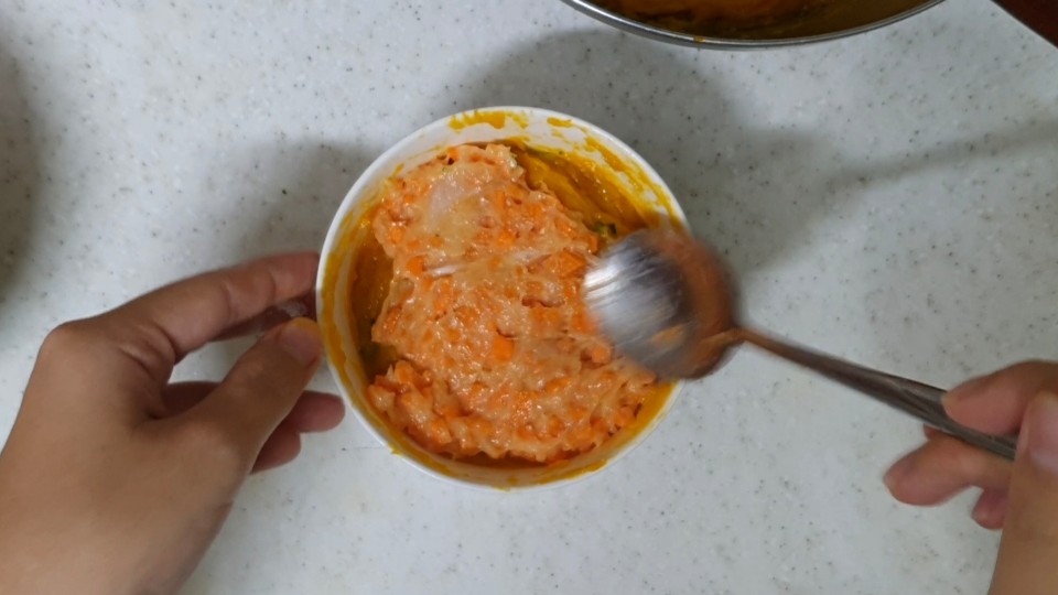 4층에쌓은당근반죽