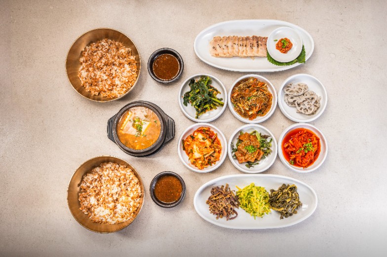 생방송투데이 11첩보리밥상 보쌈정식 한상