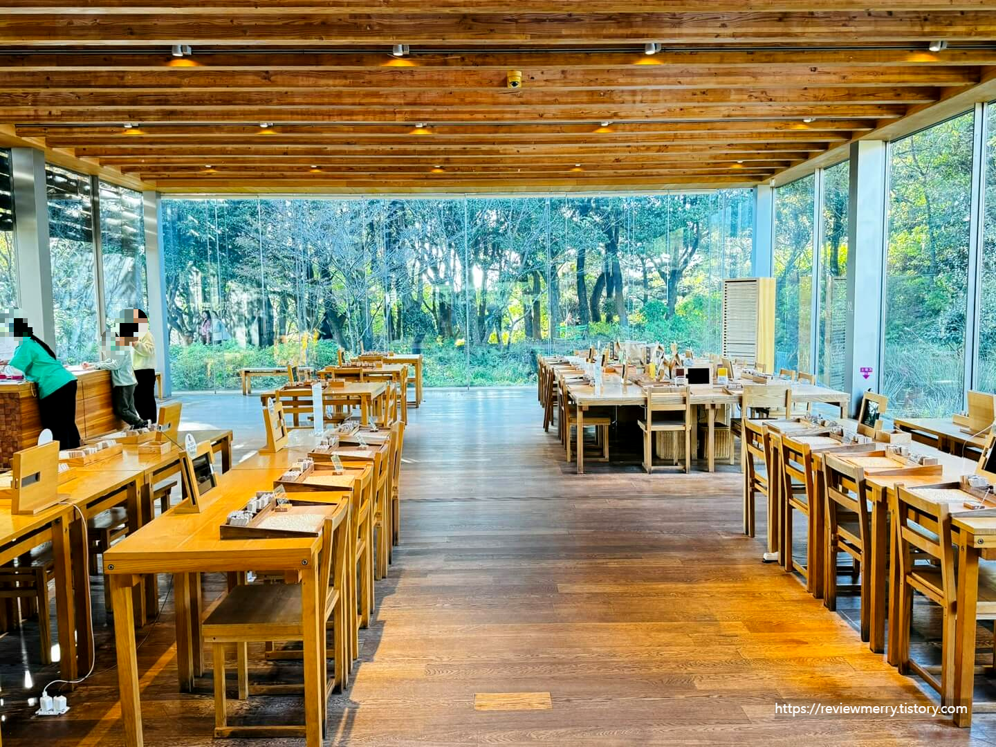 매장 내부 체험존