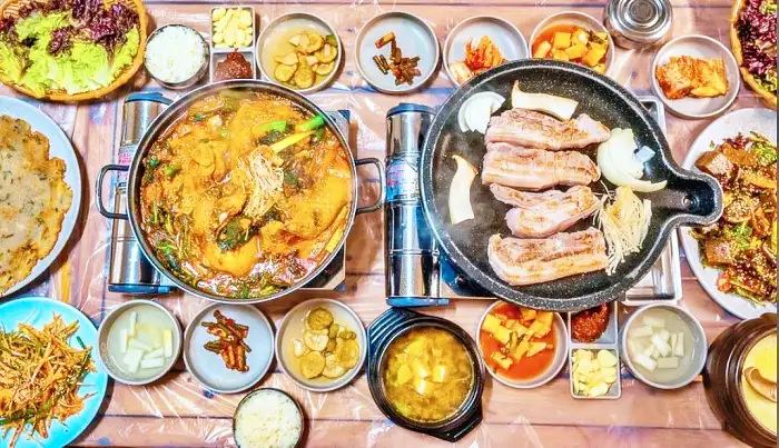 식객 허영만 백반기행 가평 남이섬 30년 전통 노포 토종닭볶음탕 토종닭 백숙 맛집