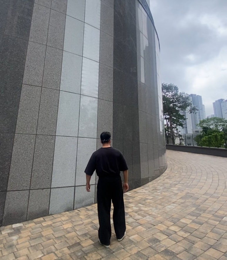 데일리룩(2024. 6. 30.) 하바행크 클래식 반다나, 어커버 오버핏 반팔티, 무신사스탠다드 데님 와이드 벌룬팬츠, 아식스 오니츠카타이거 멕시코 66 올실버, 카시오 A158W