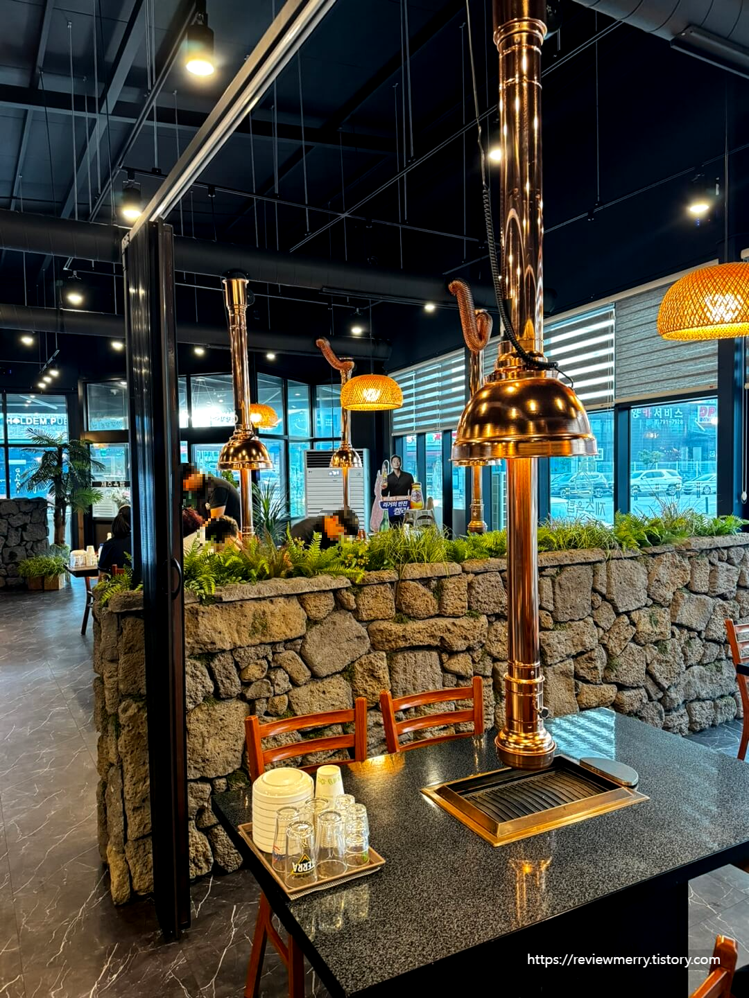 가게 테이블 사진