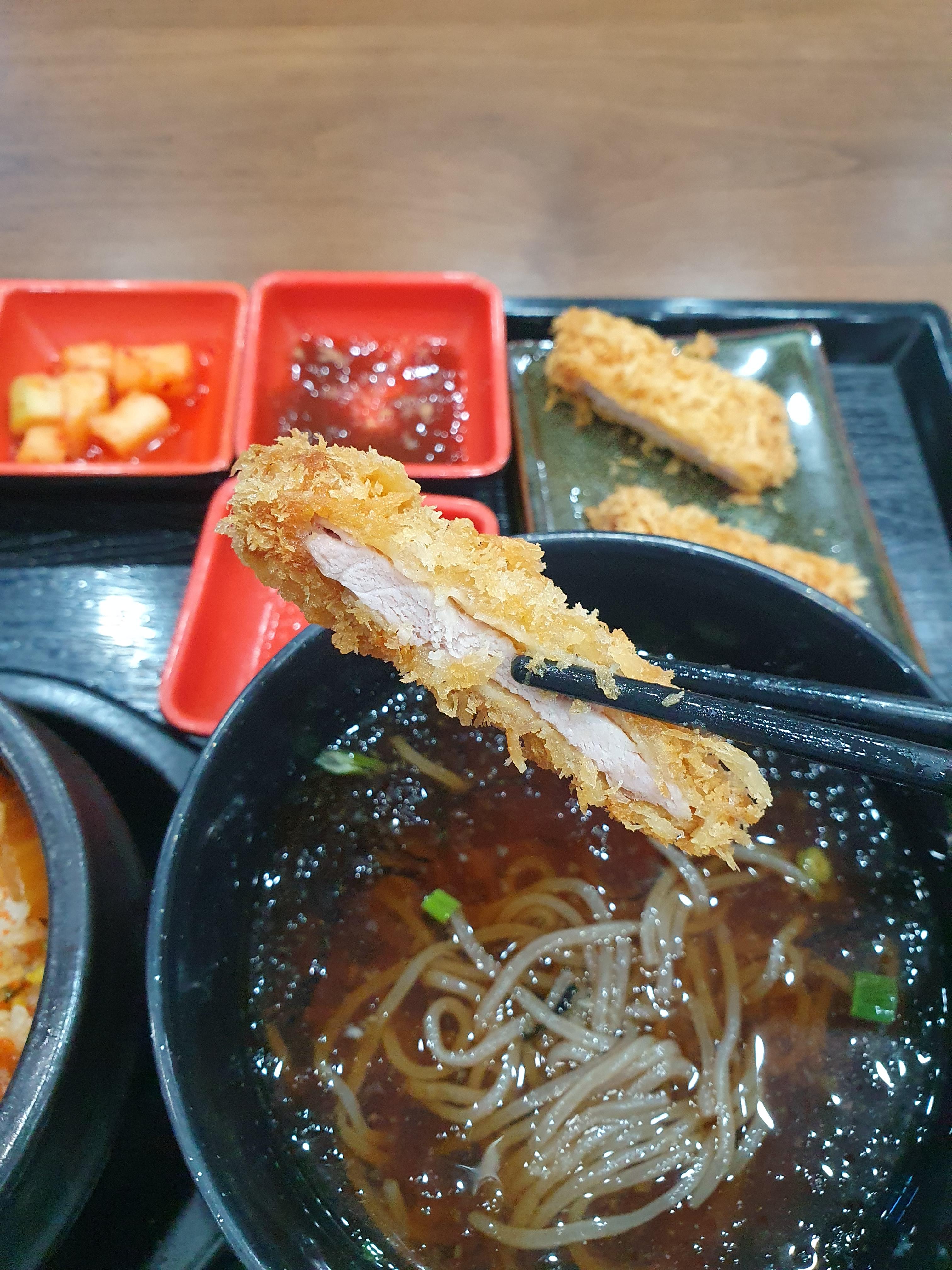 충남대 병원 지하 맛집 미소야 알밥정식에 반찬으로 있는 돈까스 1첩