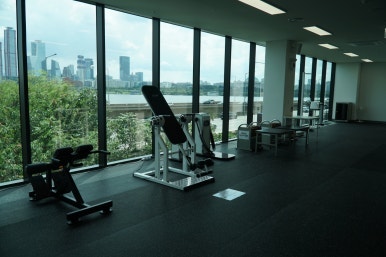 마포365구민센터 한강이 내려다보이는 쾌적한 헬스장 내부