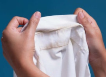 옷깃 비비크림 지우기