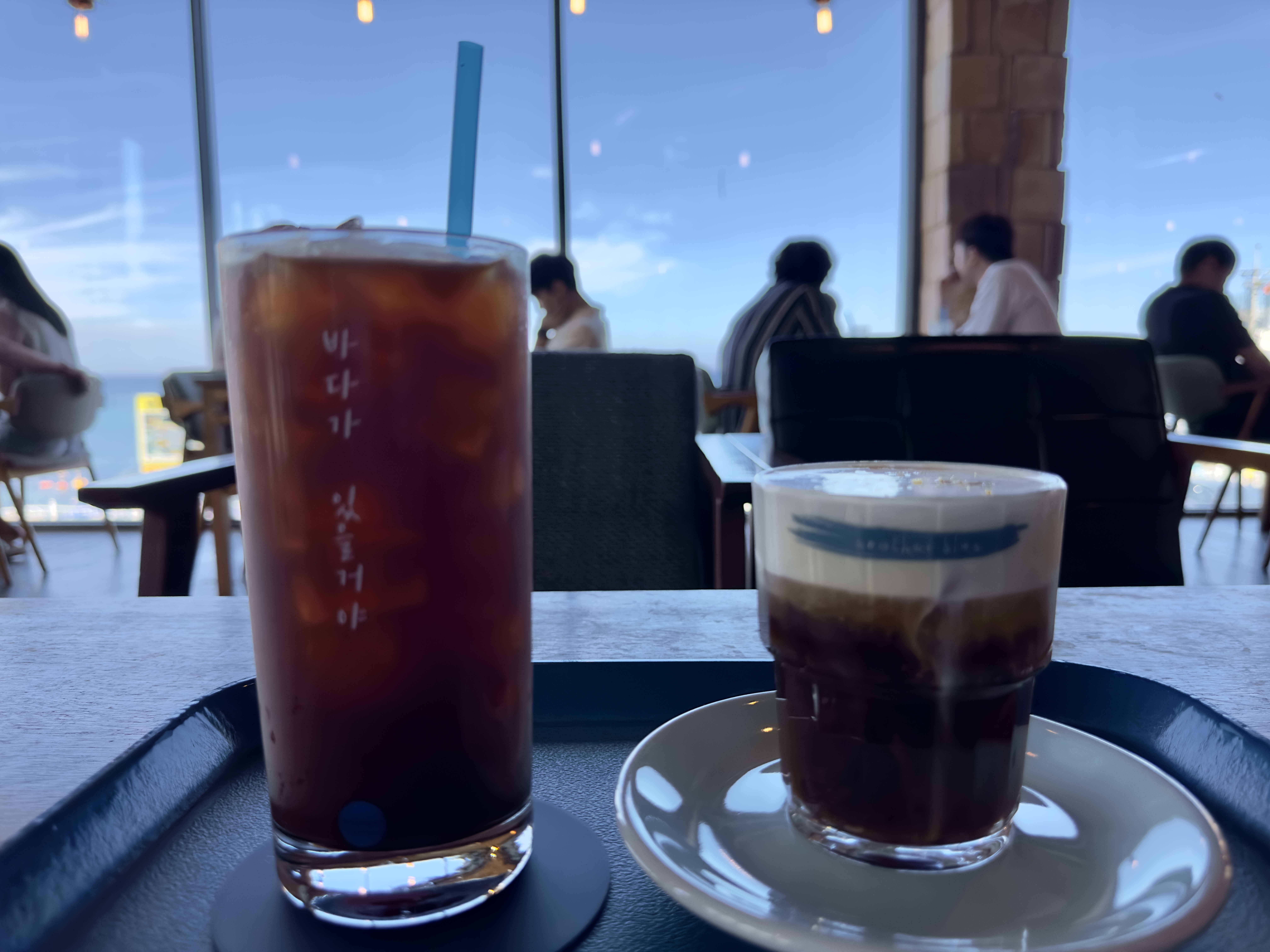 어나더블루 아인슈페너와 아메리카노