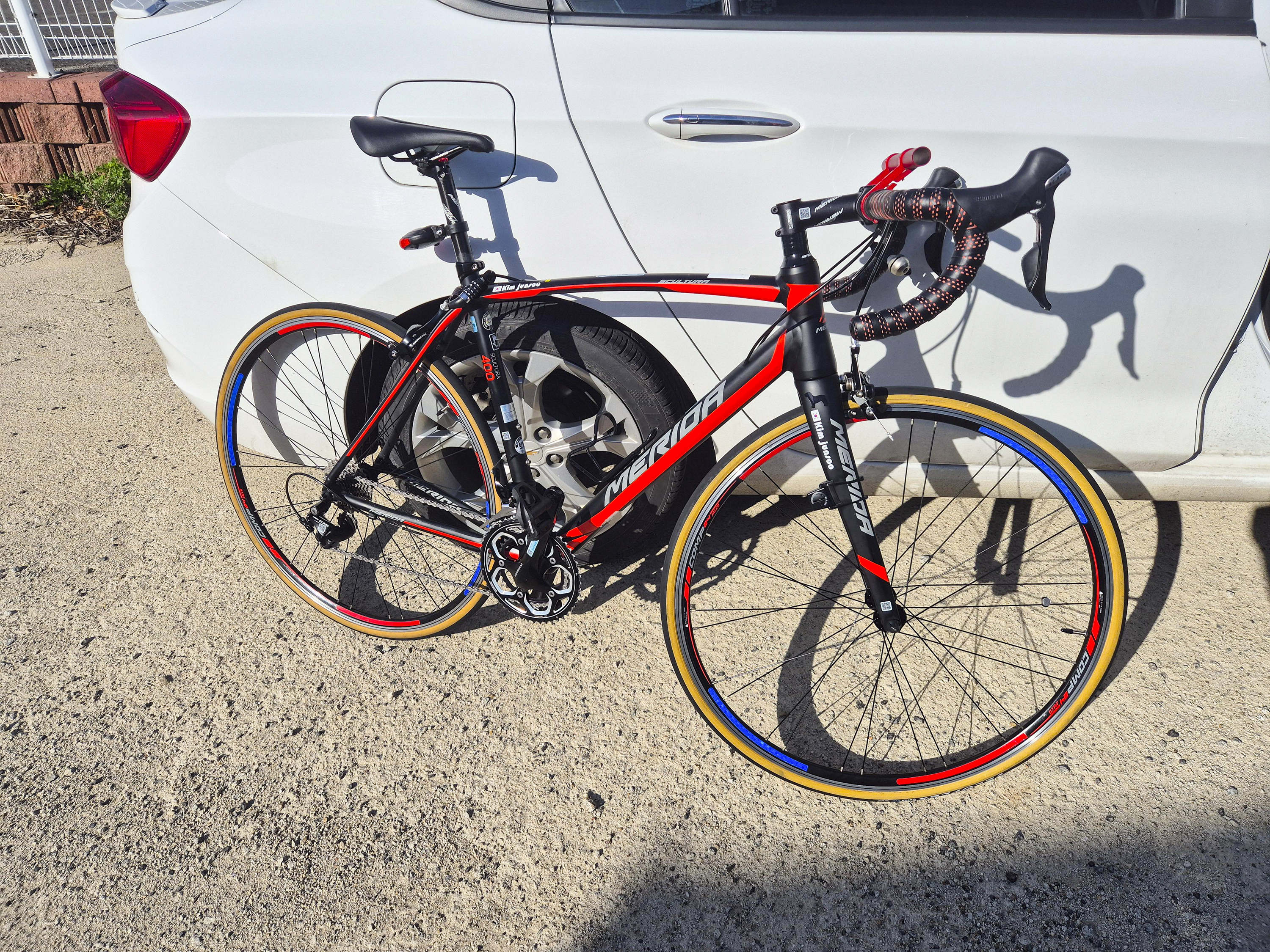 자전거 세차 완료된 모습 정면 전체 샷