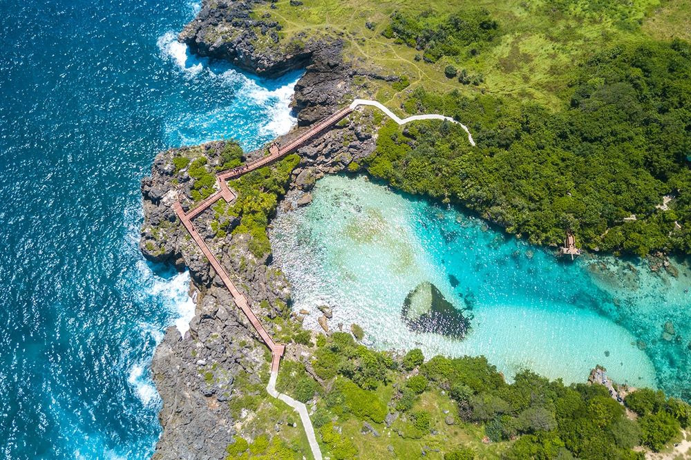 인도네시아 숨바(Sumba) – 발리보다 더 조용한 자연 속 힐링 섬