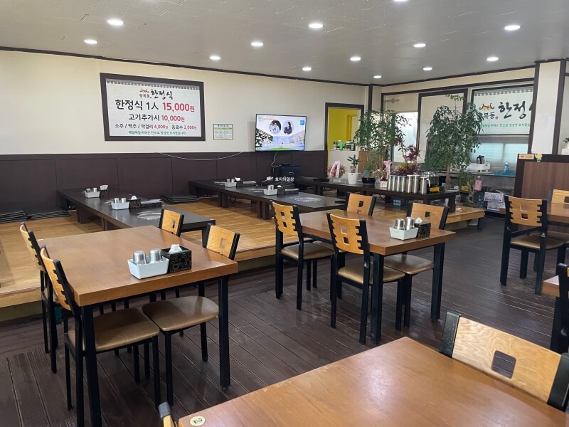 화성 정남 보통저수지 맛집 광복동 한정식 - 마루 좌석