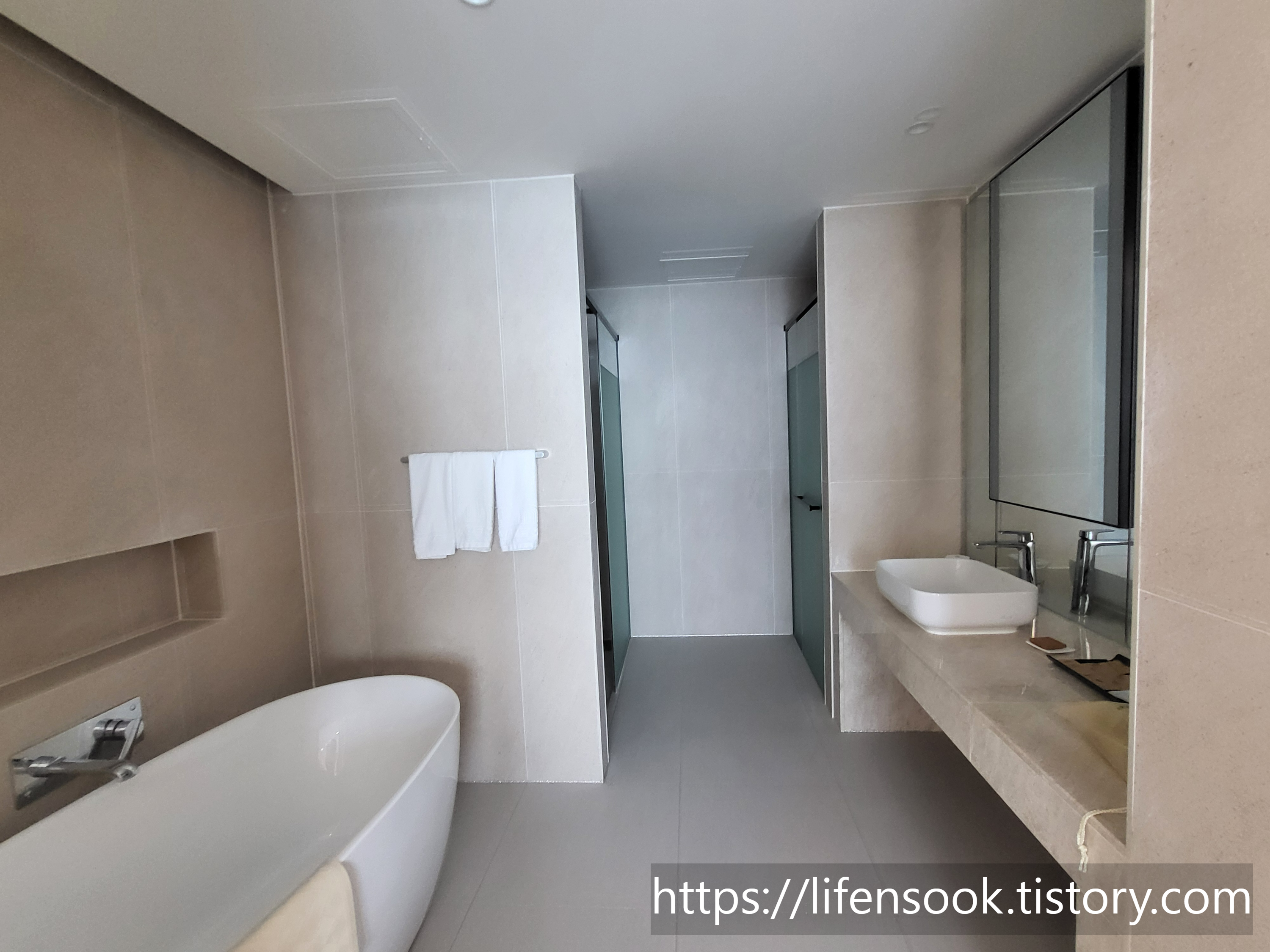 웨이브엠 호텔 웨스트 오션 웨이브 트윈룸 욕실 1