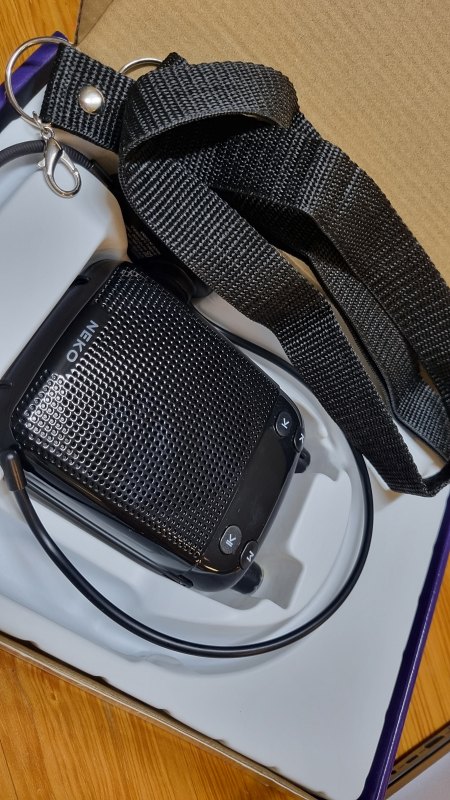 어깨끈과 스피커