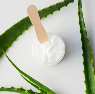 알로에 수딩젤은 몸에도 사용합니다.