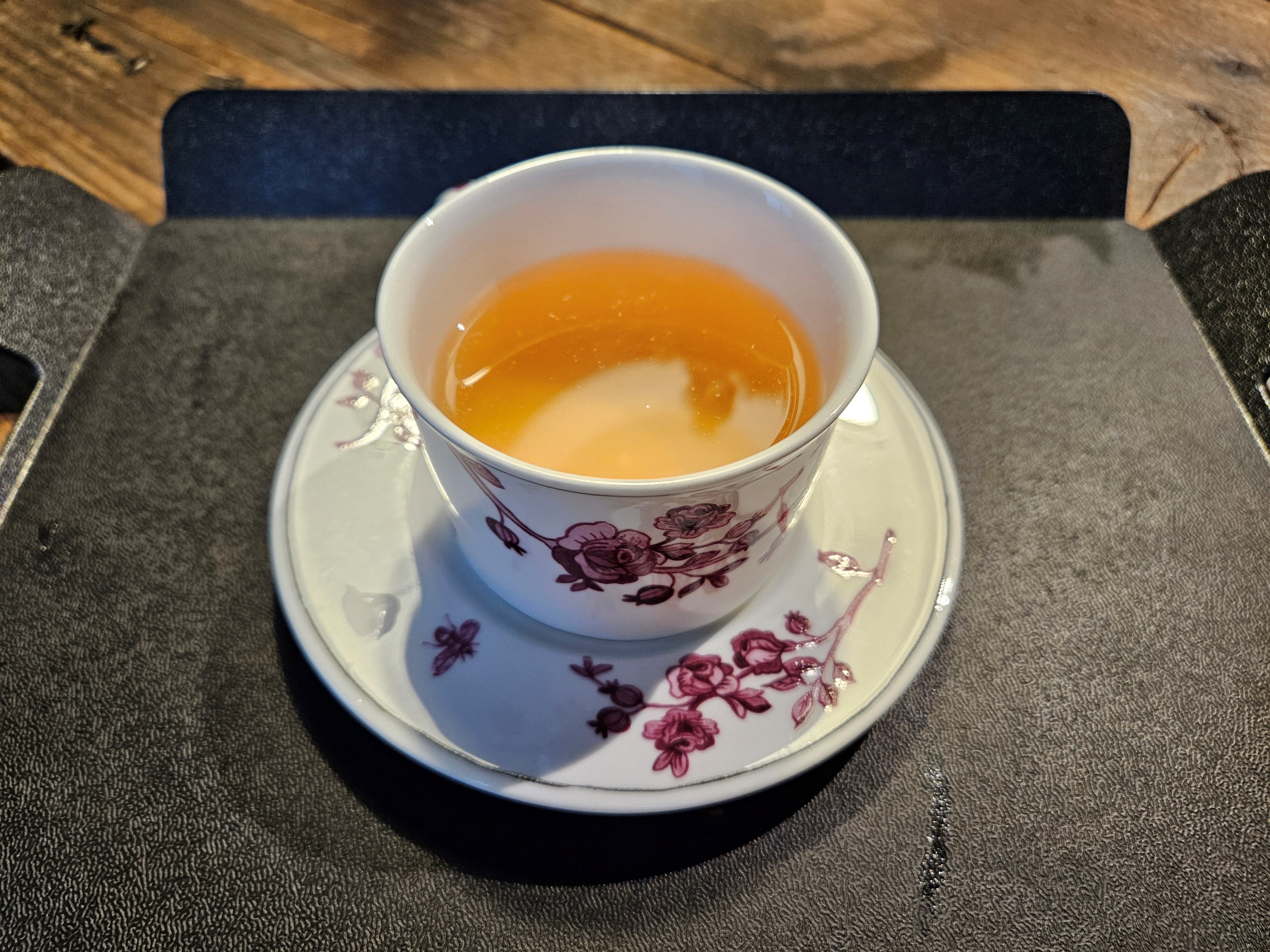 경기도양평-테라로사-카카오닙스-티가-담겨있는-커피잔