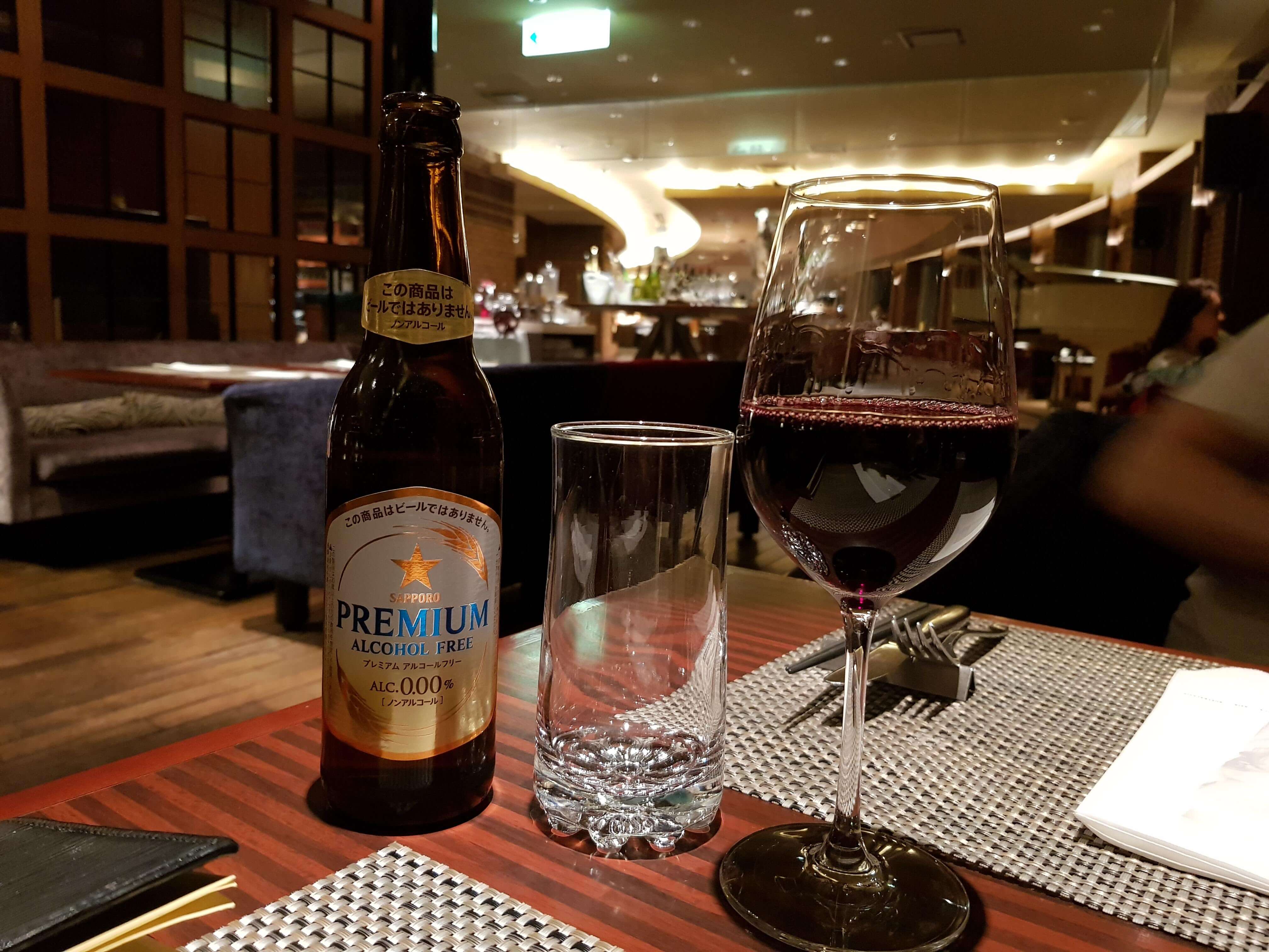 niseko-hilton-bar-beer-wine