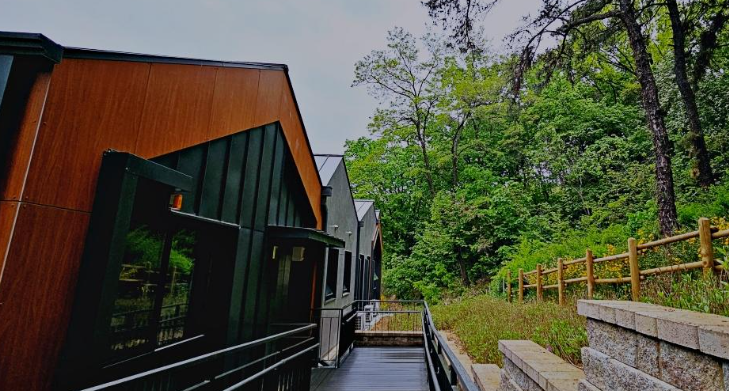 강서구 봉제산근린공원 내 봉제산책쉼터