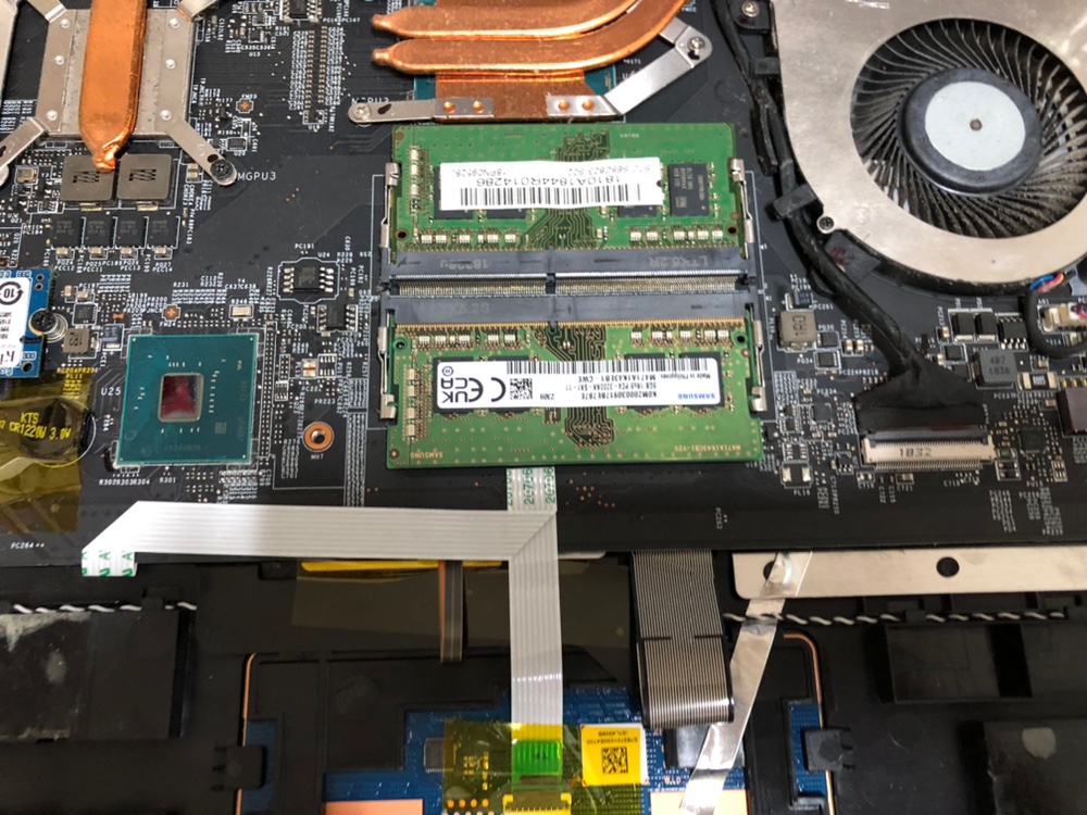 집에서 MSI 게이밍 노트북에 RAM과 SSD 추가하기