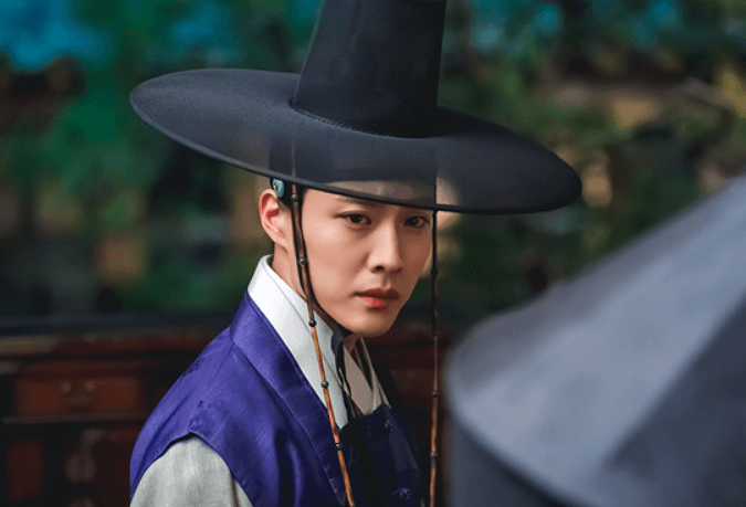 밤에 피는 꽃 박수호 갓 쓴 모습