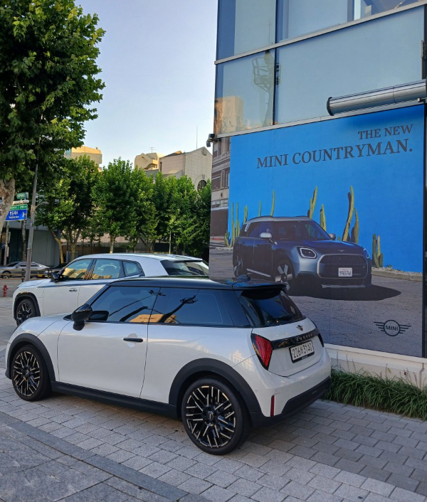 전시장 앞 미니