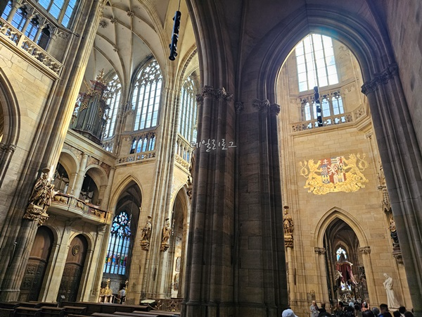 성_비투스_대성당_내부